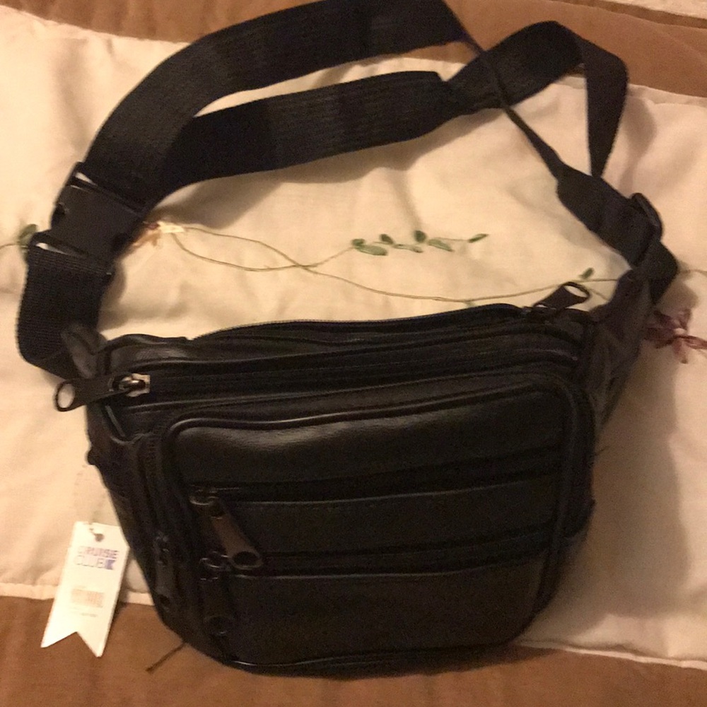 Black fanny pack